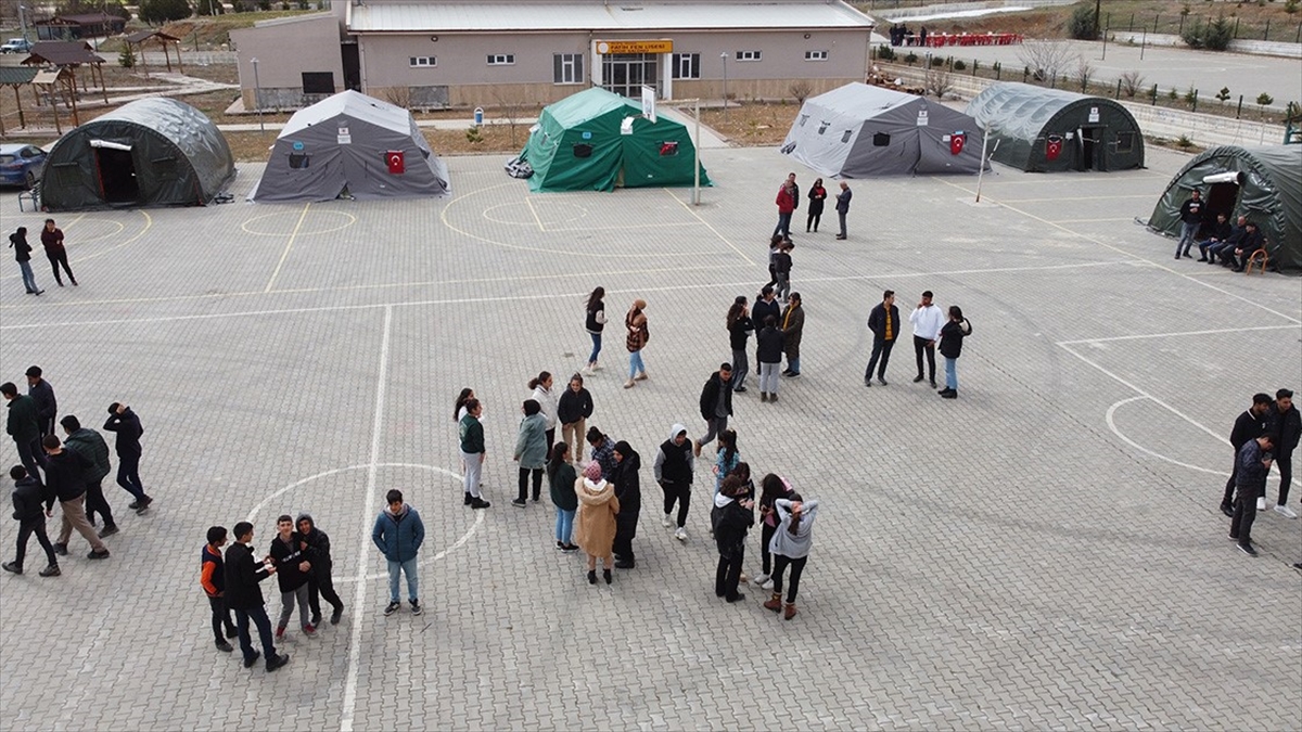 Yök'ten Adıyaman Ve Hatay'daki Öğretmenlik Bölümü Öğrencilerine Staj Kolaylığı