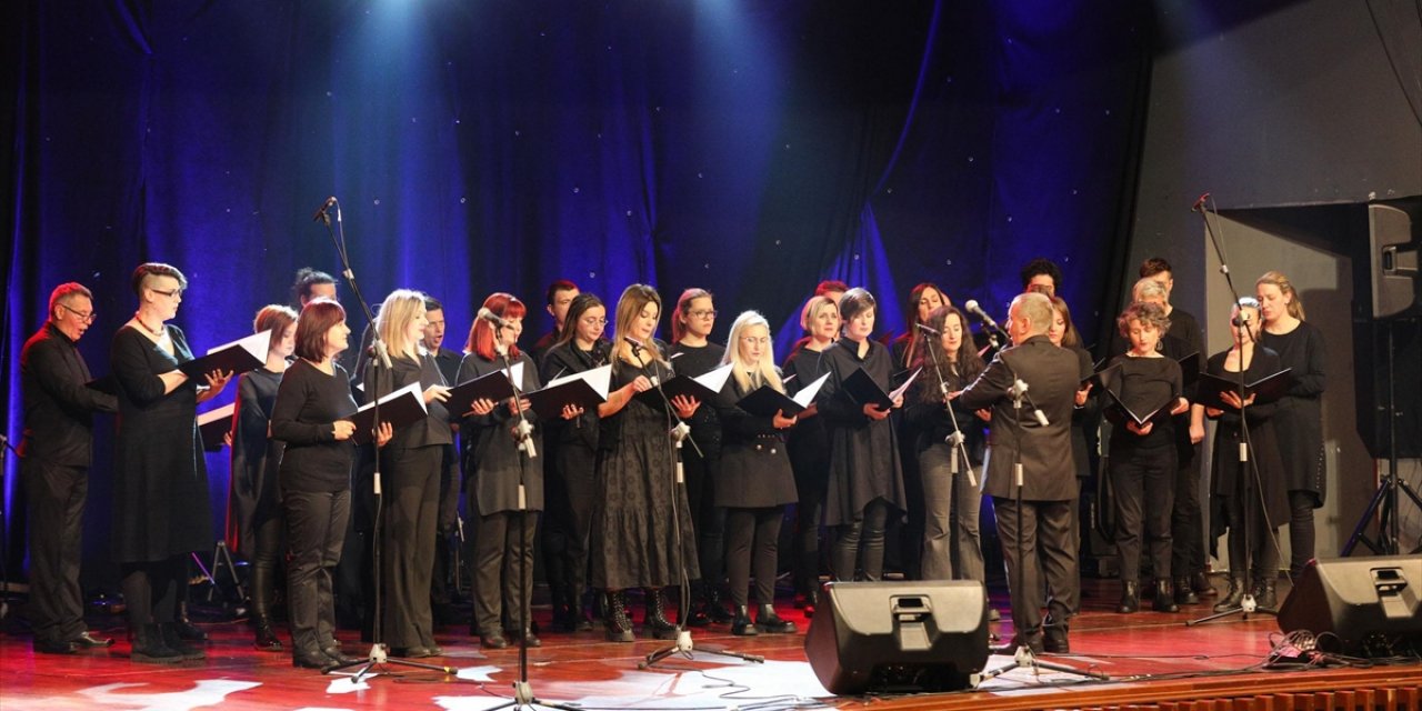 Bosna Hersek'te Depremzedeler Yararına Konser Verildi