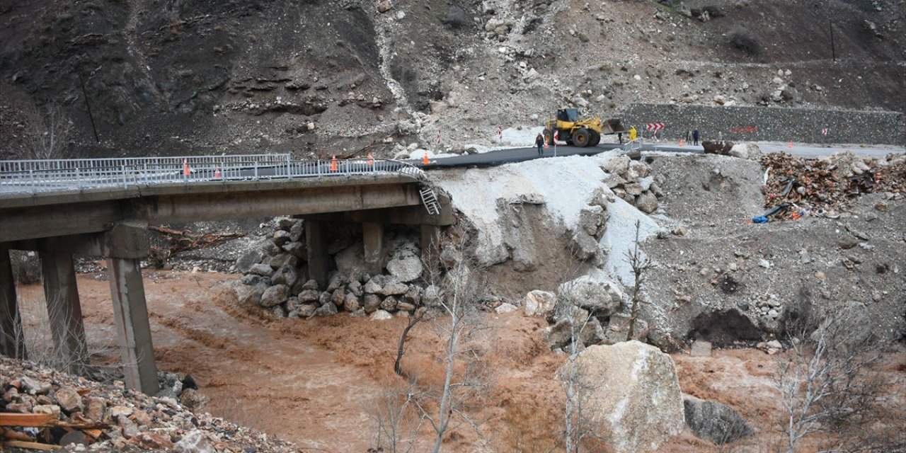 Adıyaman-Çelikhan Kara Yolu Trafiğe Kapatıldı