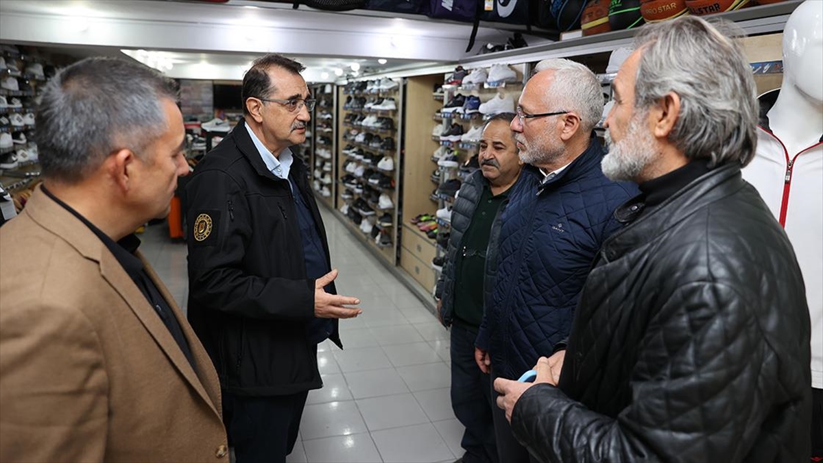Bakan Dönmez, Depremden Etkilenen İskenderun'da Esnafı Ziyaret Etti