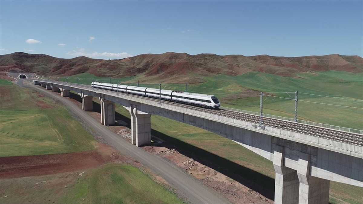 Bakan Karaismailoğlu: Yakın Zamanda Ankara-sivas Yht Hattı'nı Vatandaşımızın Hizmetine Sunuyoruz