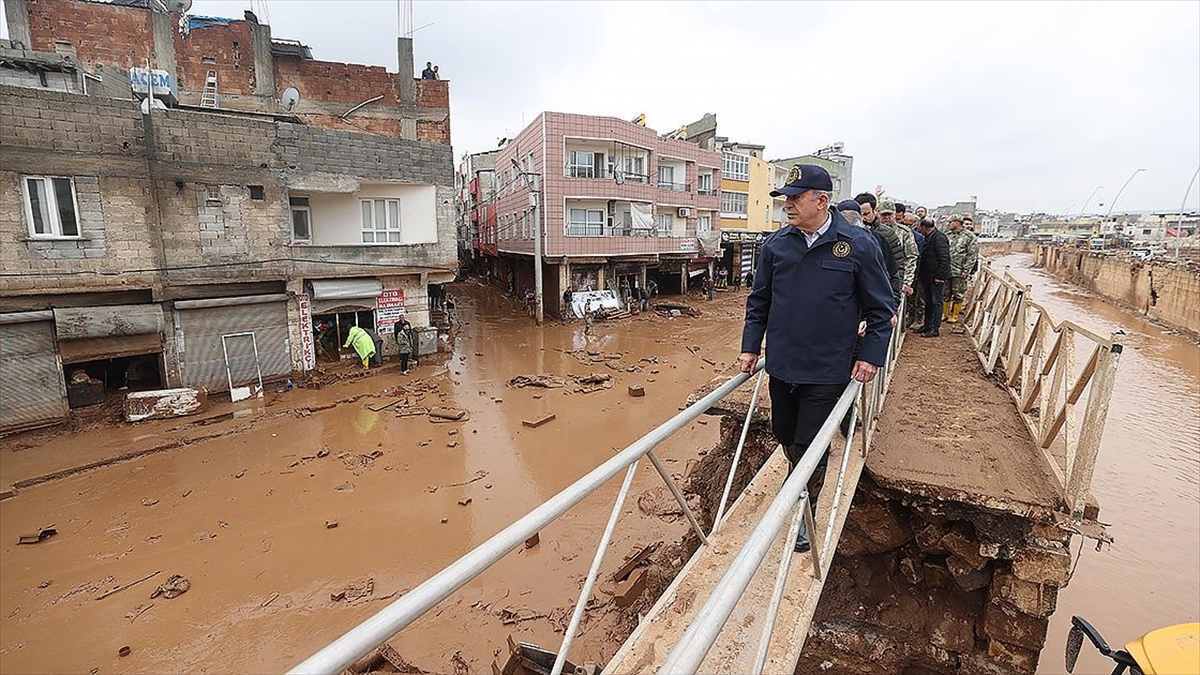 Bakan Akar: (depremler Ve Sel Baskını) Devletimiz Tüm Kurumlarıyla Birlikte İlk Andan İtibaren Seferber Oldu