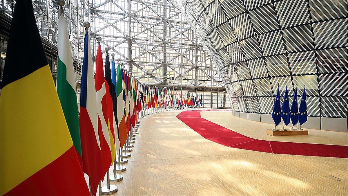 Ab'den İran'a Yeni Yaptırımlar