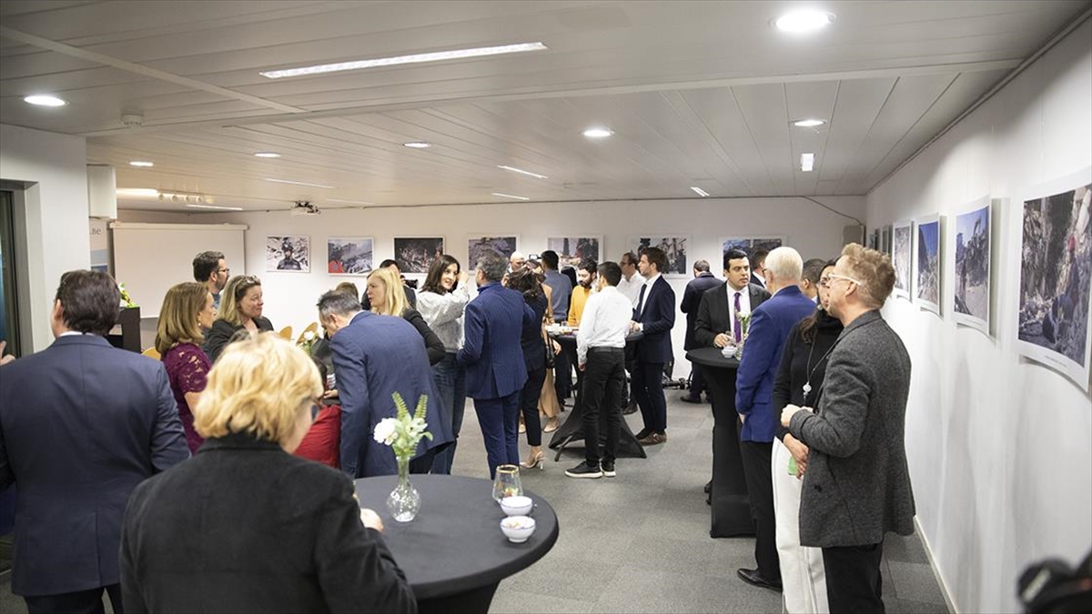 "yüzyılın Felaketi: Fay Hattından Fotoğraflar" Sergisi Brüksel'de Açıldı