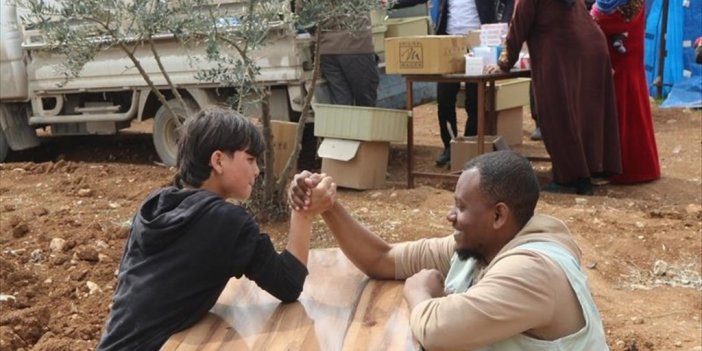 Türkiye'de Yaşayan Yabancı Gönüllüler Hatay Ve Suriye'de Depremzedelere Ulaştı