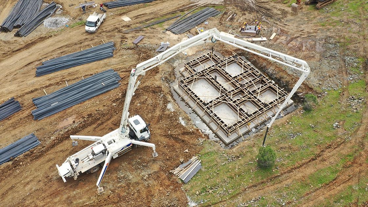 Depremden Etkilenen Türkoğlu'nda Köy Evlerinin İnşası İçin Çalışmalar Başladı