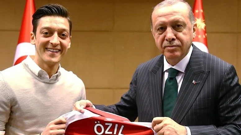 ‘Cumhurbaşkanı Erdoğan’la fotoğrafı Mesut Özil’in sonu oldu’