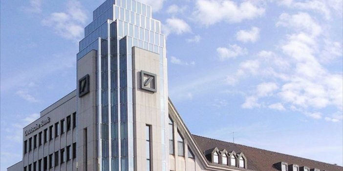 Deutsche Bank Hisselerinin Fiyatı Düşüşünü Sürdürüyor