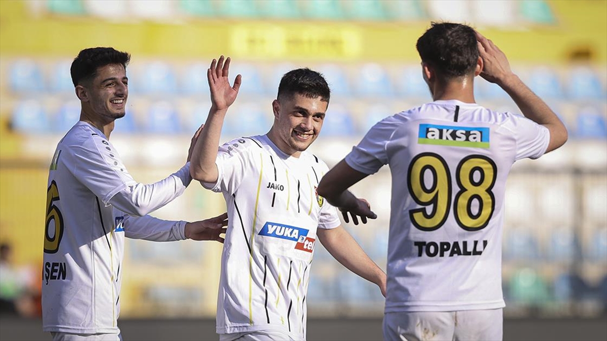 İstanbulspor, Hazırlık Maçında Yukatel Kayserispor'u 2-1 Mağlup Etti