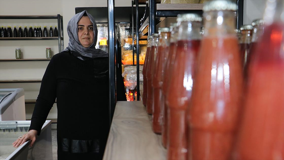 Kahramanmaraşlı Kadın Esnaf Depremin İzini Silmek İçin İşinin Başına Geçti