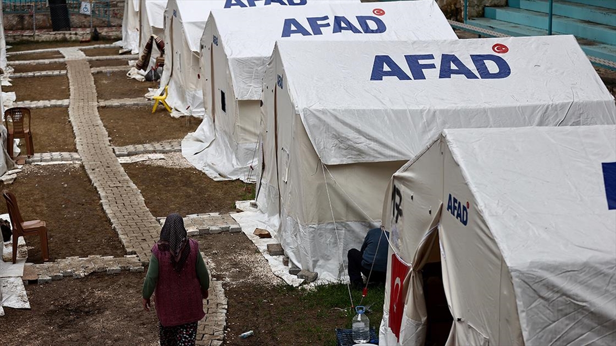 Yayladağı'nda Ormanlık Alandaki Sosyal Tesis Depremzedelere Yuva Oldu