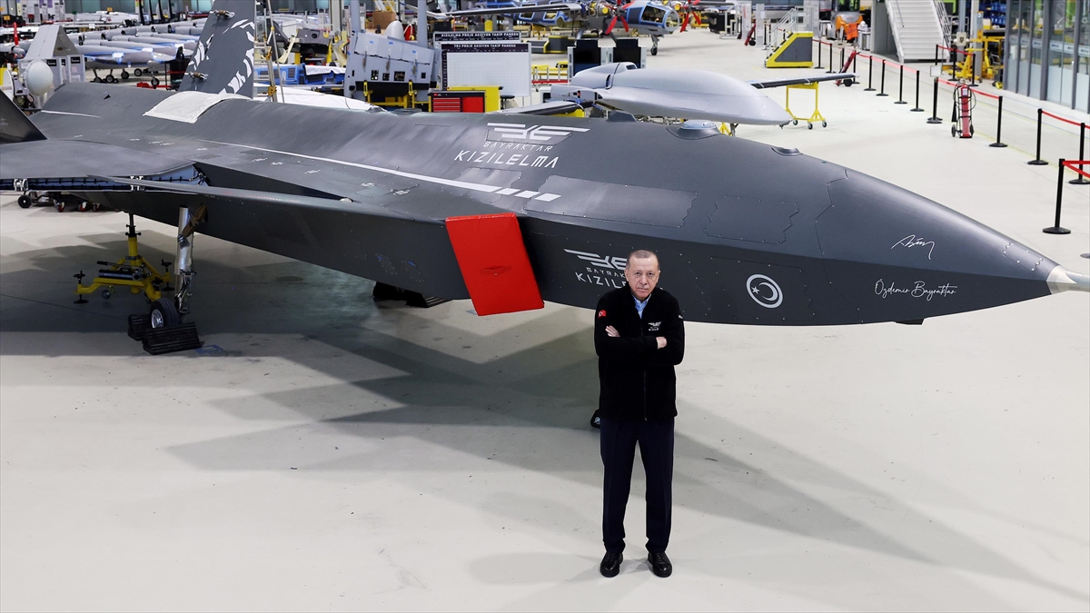 Erdoğan, Özdemir Bayraktar Milli Teknoloji Merkezi'ni Ziyaret Etti