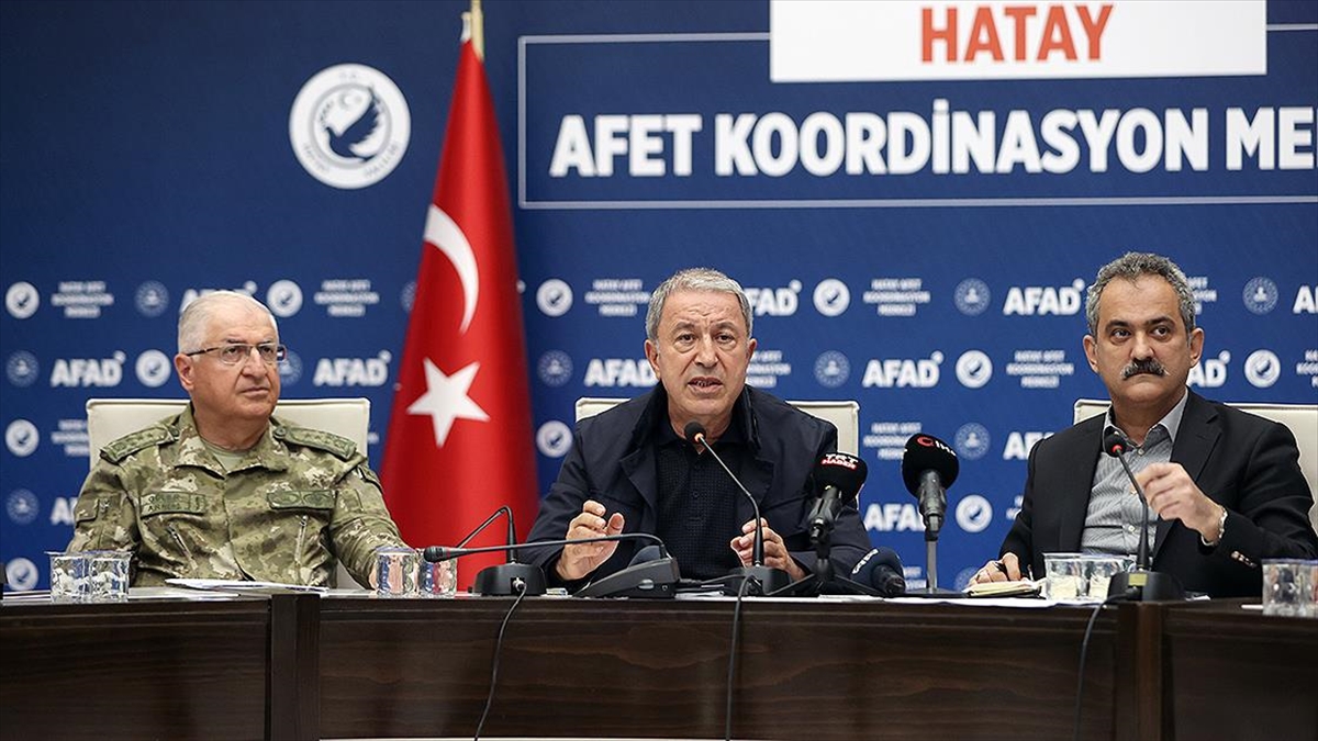 Bakan Akar: Devletimiz Burada Dimdik Ayakta Ve Hiçbir Vatandaşımız Yalnız Değil