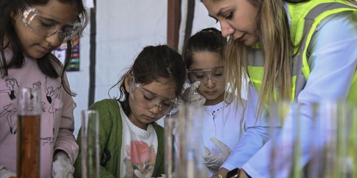 Kahramanmaraş'ta Depremzede Çocuklar Bilim Şenliğiyle Moral Buluyor