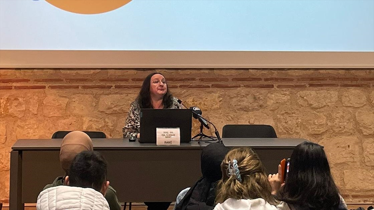 Doç. Dr. Işıl İlknur Sert, Rami Kütüphanesi'nde Geleceğin Kütüphanelerini Anlattı