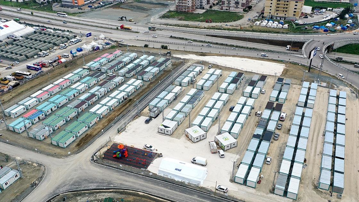 Hatay'da Depremzedelerin Konteynerlere Yerleşme Süreci Devam Ediyor