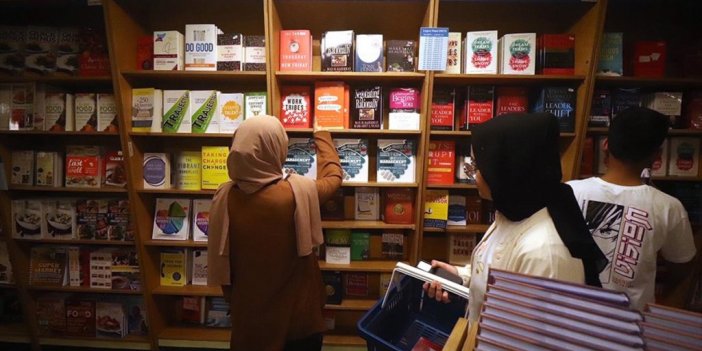 Dünyanın En Büyük Yüzen Kütüphanesi "logos Hope" Basralı Aydınları Buluşturuyor