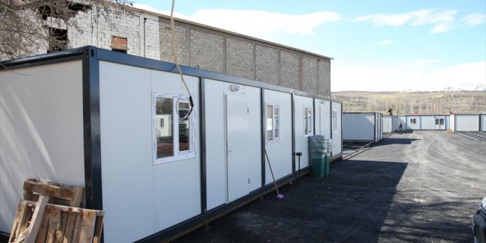 Depremin Yıkıma Neden Olduğu Doğanşehir'de 2 Konteyner Çarşı Kuruluyor