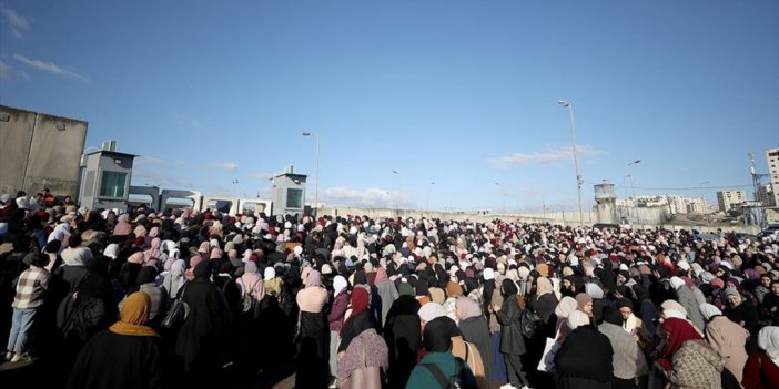 İsrail Cuma Namazı Öncesi Batı Şeria'daki Filistinlilerin Kudüs'e Girişini Kısıtladı