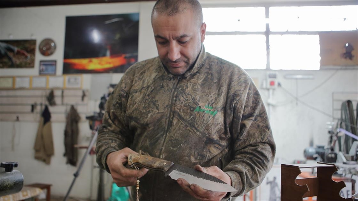 Çorumlu Abdulsamet Usta Koleksiyonluk 7 Bıçağı Depremzedeler İçin Satışa Çıkardı