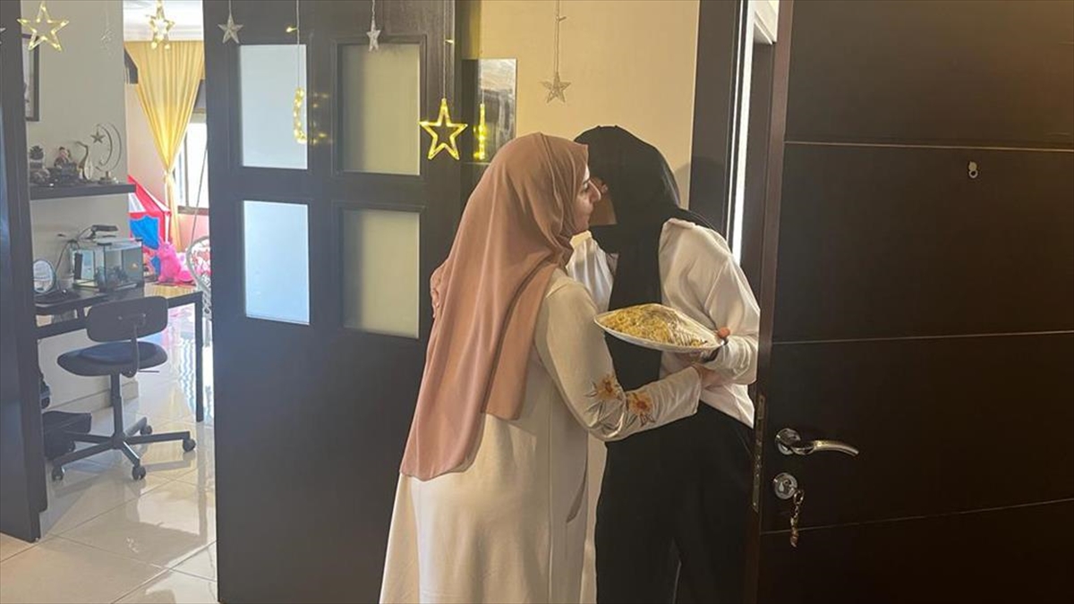 Ürdünlüler İftar Yemeğini Paylaştıkları "hayır Tabağı" Geleneğini Yaşatmaya Çalışıyor