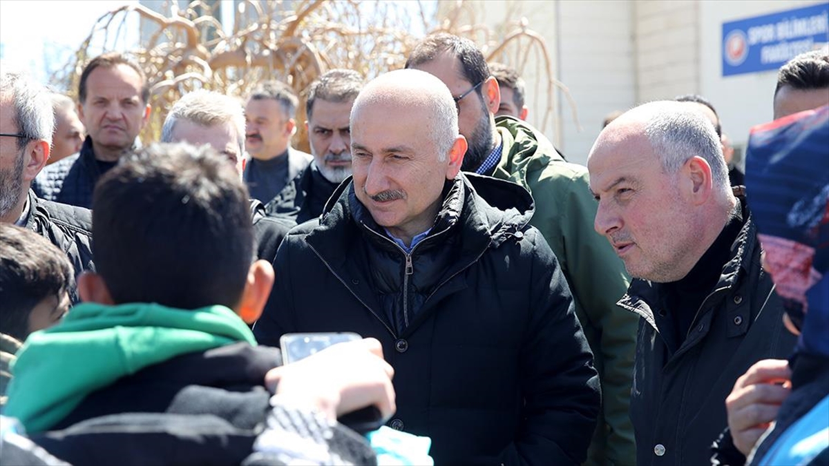 Bakan Karaismailoğlu, Kahramanmaraş'ta Çadır Ve Konteyner Kentleri Ziyaret Etti