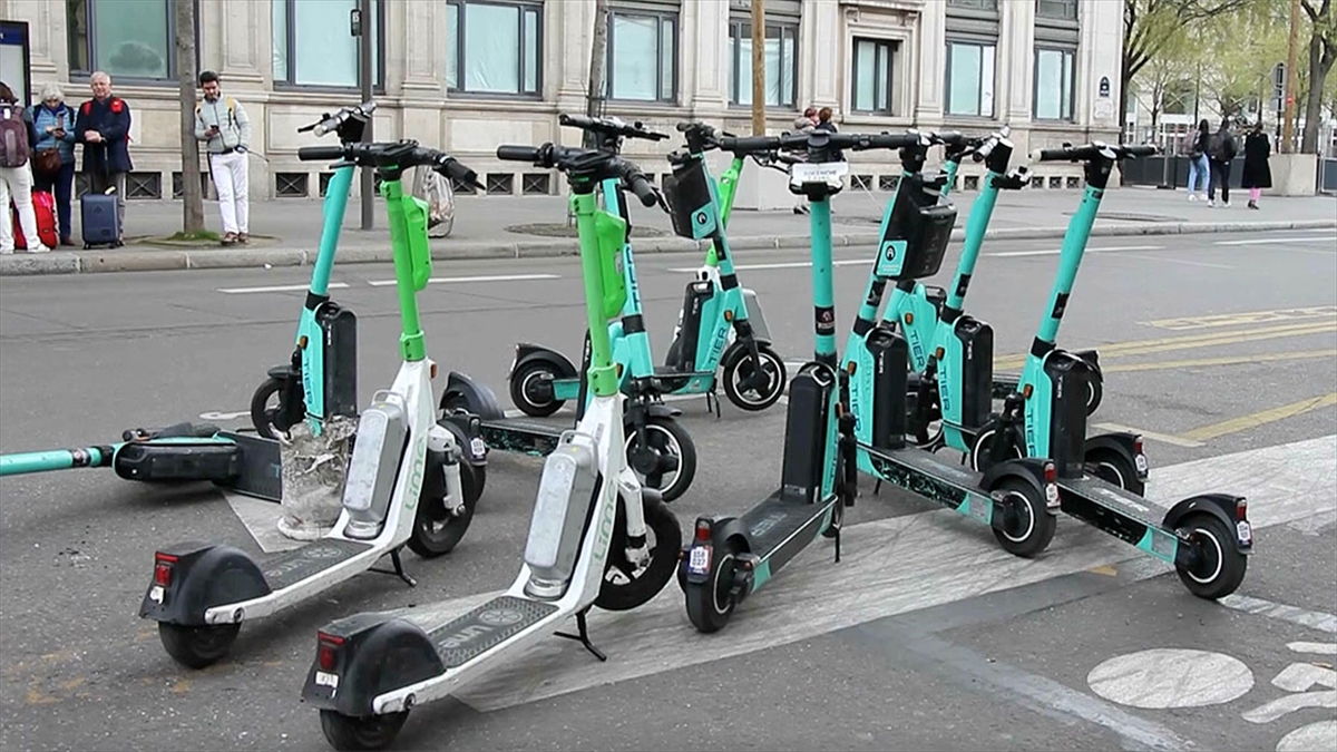 Parisliler Elektrikli Skuterler İçin Referanduma Gidiyor