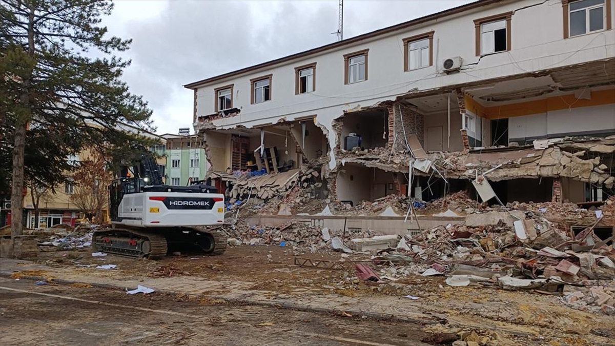 Depremlerin Vurduğu Göksun'da 6 Binden Fazla Bina Yapılacak