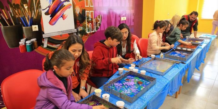 Muğla'da Gönüllü Gençler Depremzede Çocuklara Ve Annelerine Etkinliklerle Moral Veriyor