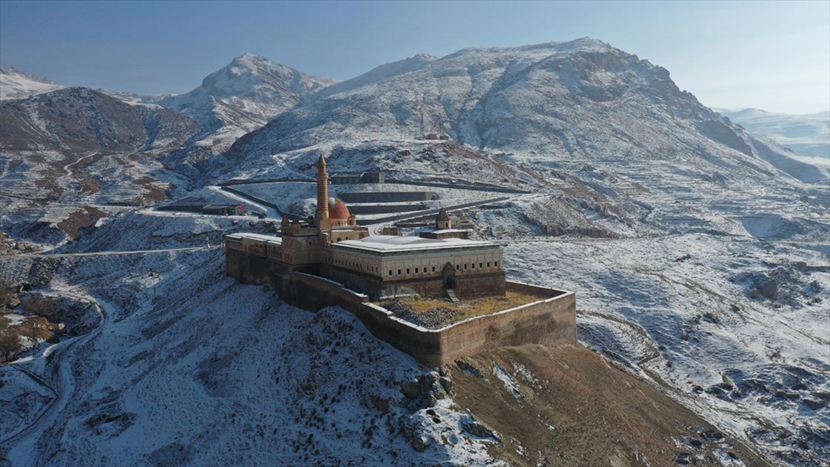 İshak Paşa Sarayı'nın Kapanış Saati Uzatıldı