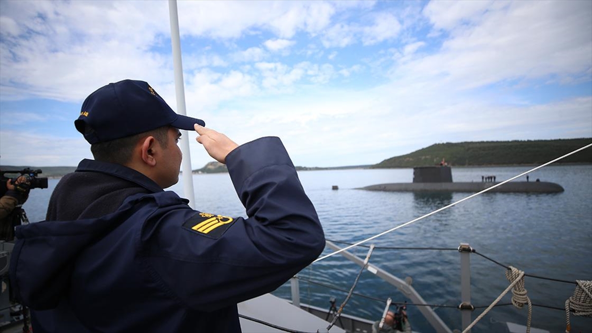 Dumlupınar Denizaltısı Şehitleri Çanakkale Boğazı'ndaki Facianın 70'inci Yılında Anıldı