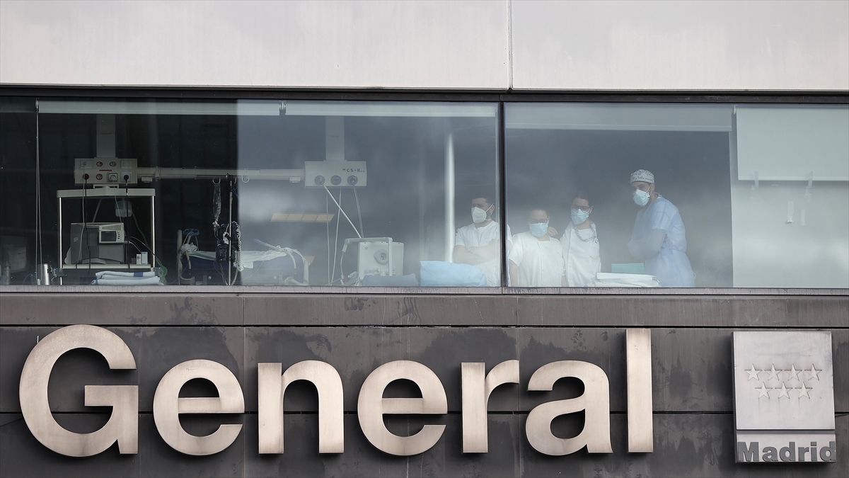 İspanya'da Yaklaşık 800 Bin Kişi Ameliyat İçin Sıra Bekliyor