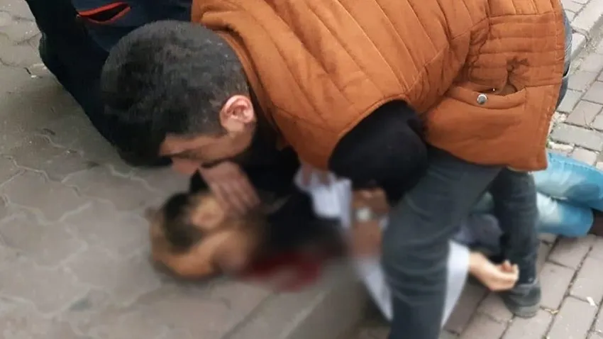 Tartıştığı berberi dükkanının önünde öldürdü