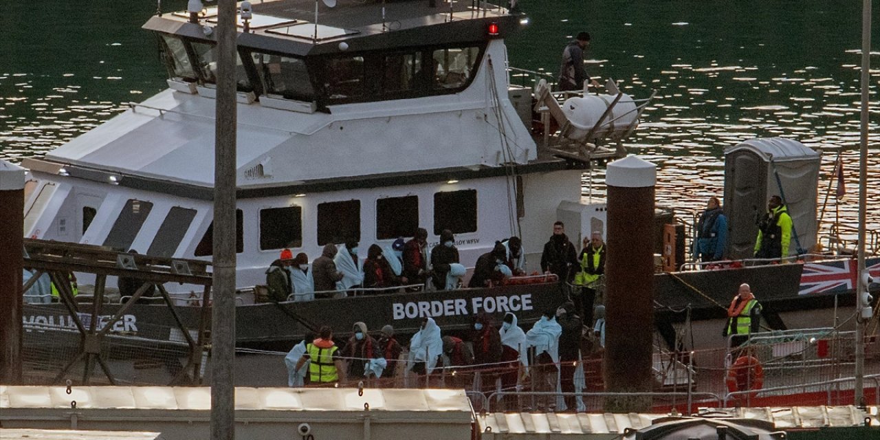 İngiliz Hükümeti açıkladı! 500 Erkek Gemide Barındırılacak!