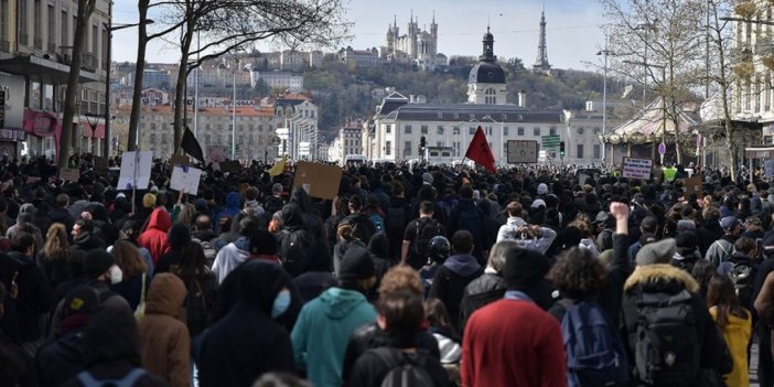 Fransızlar Emeklilik Reformu Karşıtı 11. Kitlesel Gösteriler İçin Sokağa İniyor
