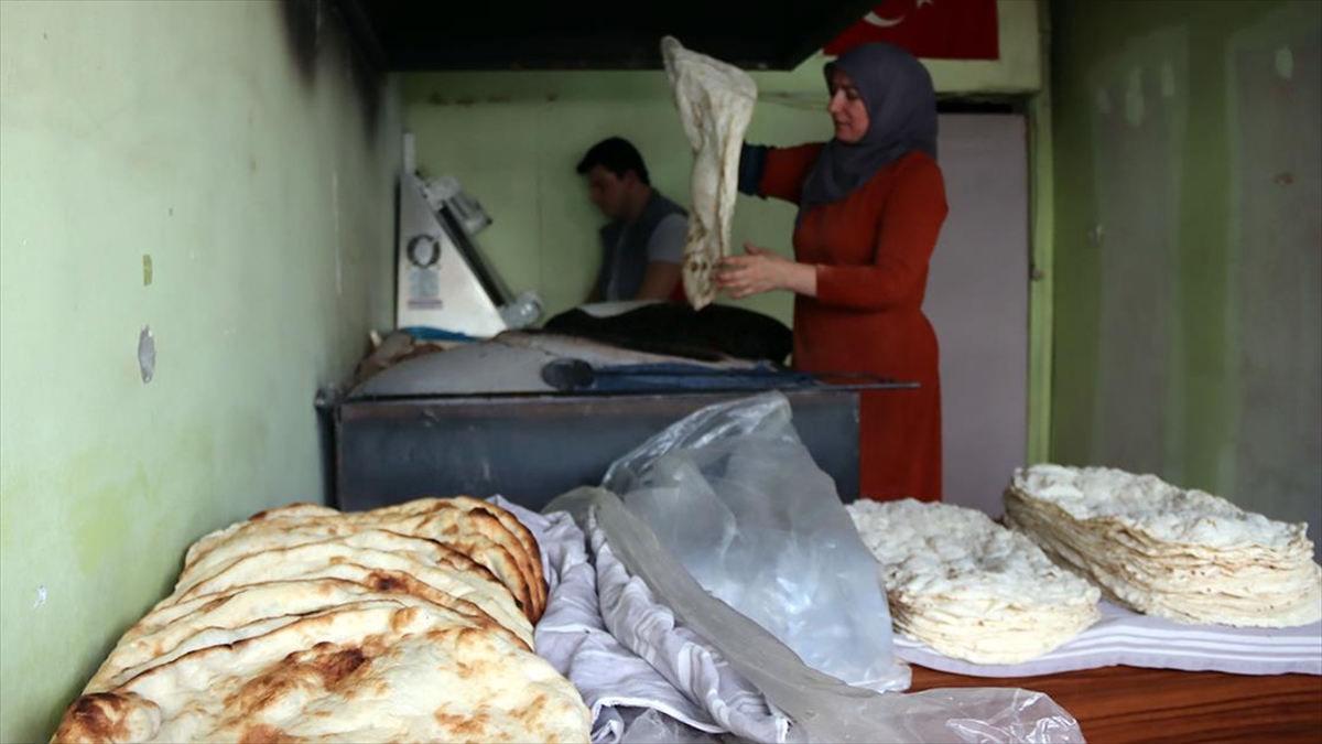 Iğdırlı Kadınların Tandır Başında Zorlu Lavaş Üretim Mesaisi