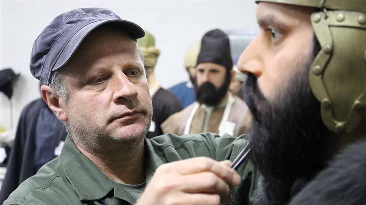 Köyde Yapılan "gerçekçi" Heykeller Müzelerde Sergileniyor