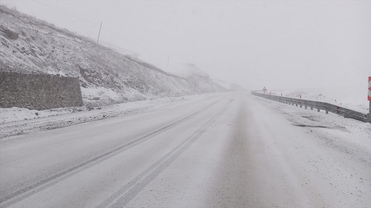 Doğu'da 3 İlde Kar Yağışı Etkili Oluyor