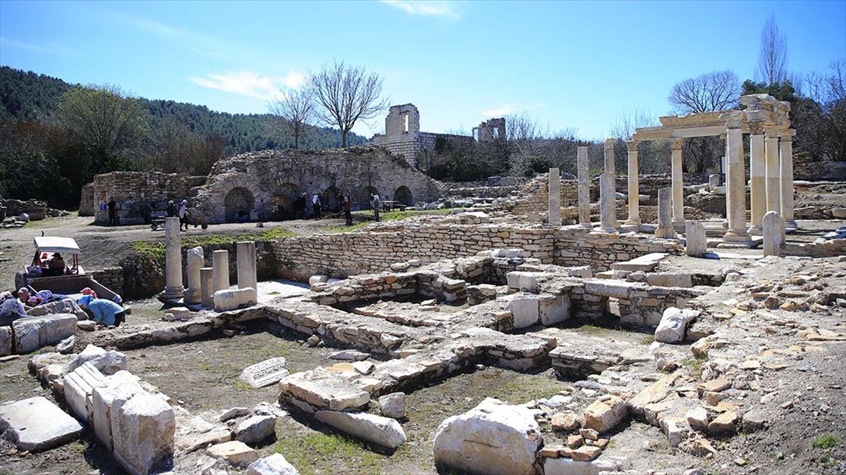 "gladyatörler Kenti"nin Ana Caddesinde Kazı Çalışmaları Başlatıldı