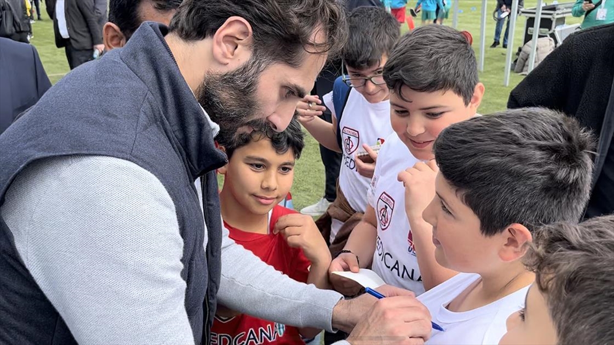 Tff Milli Takımlar Sorumlusu Altıntop: Genç Futbolcu Kardeşlerimizi Futbolun Merkezine Koymamız Gerekir