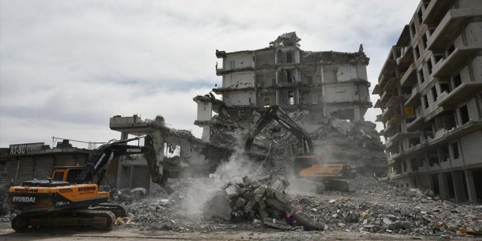 Nurdağı'nda Bina Yıkım Ve Enkaz Kaldırma Çalışmaları Sürüyor