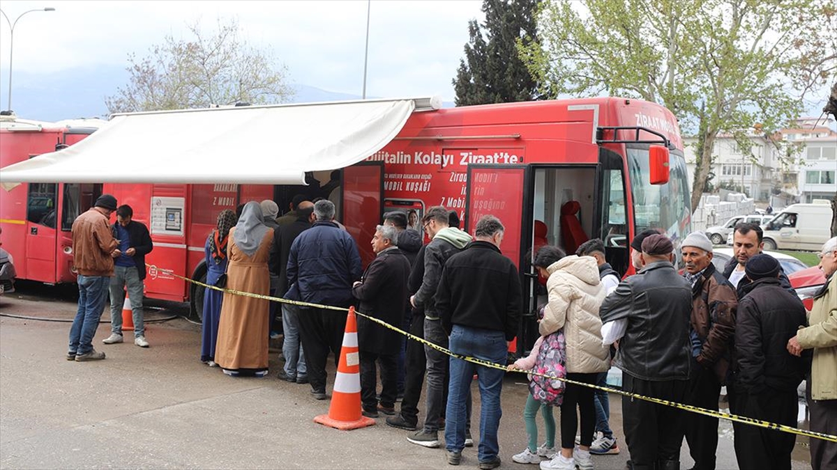 Kahramanmaraş'ta Bankacılık Hizmeti Konteyner Ve Mobil Araçlarla Verilmeye Devam Ediliyor