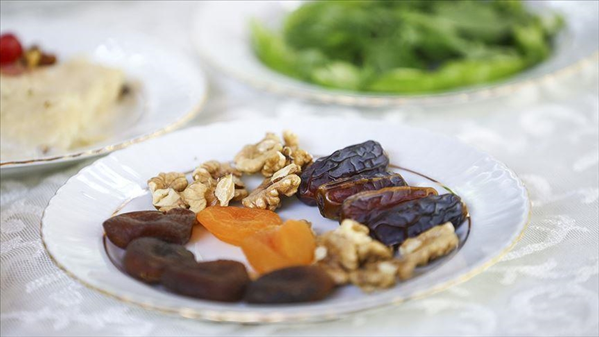 Ramazanda Aralıklı Beslenme Vücuda Gençlik Kazandırıyor