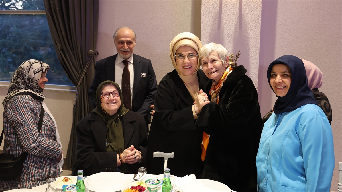 Emine Erdoğan, Darülaceze Sakinleriyle İftarda Buluştu