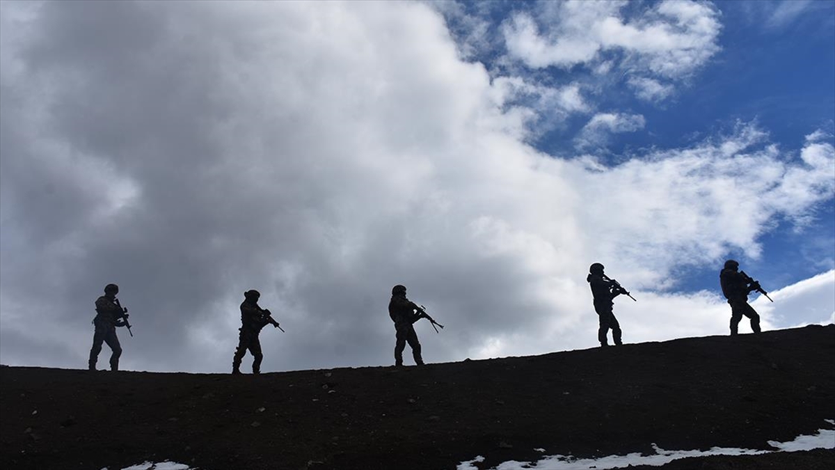 Kars'ta Özel Harekat Polisleri "terör Operasyonu Tatbikatı" Yaptı