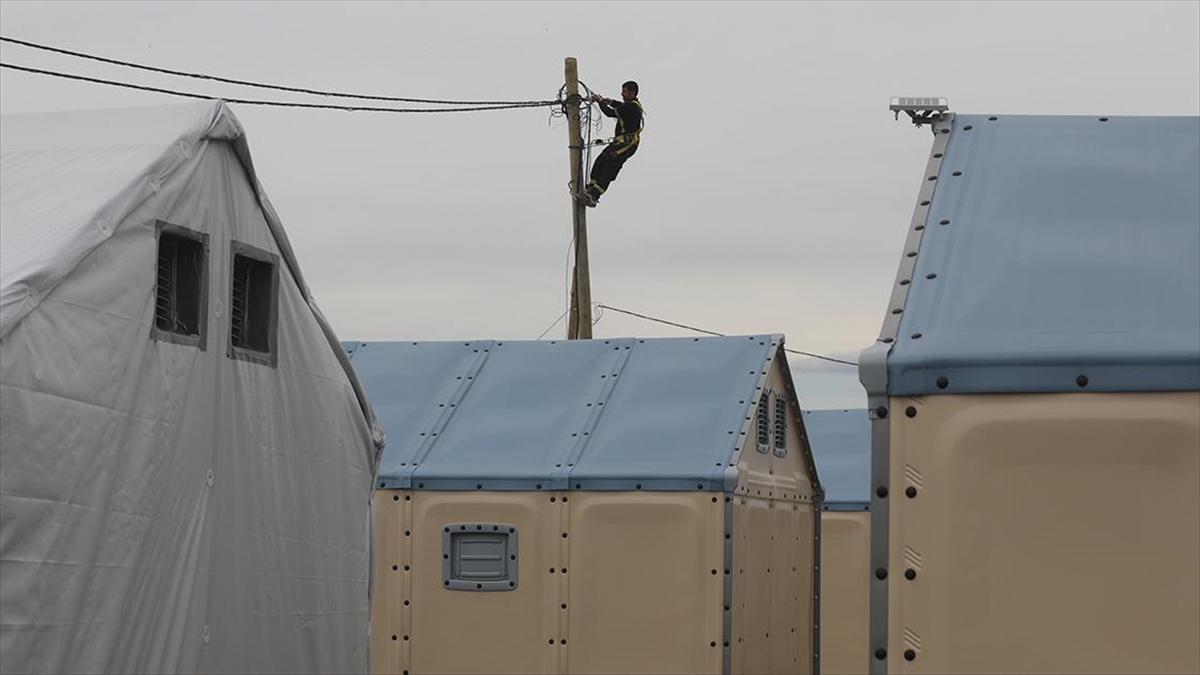 Trakya'dan Gelen "enerji Timleri" Deprem Bölgesinde Yoğun Mesaide