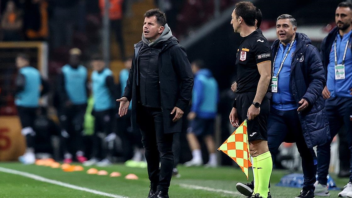 Pfdk, Medipol Başakşehir Teknik Direktörü Emre Belözoğlu'na 4 Maç Ceza Verdi