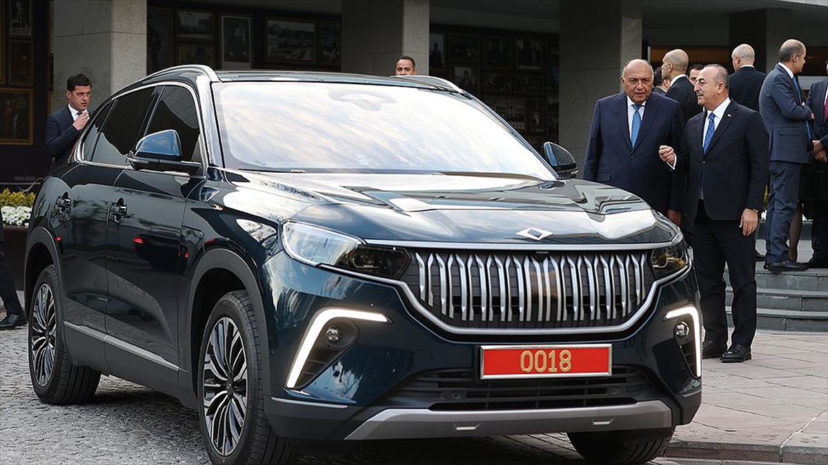 Bakan Çavuşoğlu, TOGG'u Kullanarak İftara Gitti