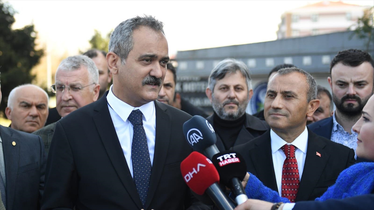 Milli Eğitim Bakanı Özer: Türkiye'de Bugün İtibarıyla 1 Milyon 400 Bin Çırak Ve Kalfa Var