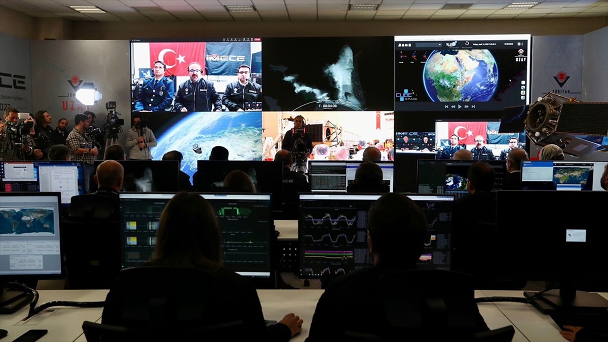 Bakan Varank, İmece Uydusundan İlk Sinyalin Alındığını Açıkladı